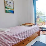 Cosy Flat In Pretty Seaside Town