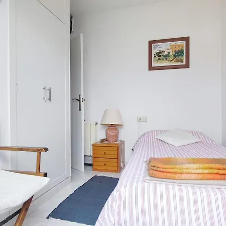 Cosy Flat In Pretty Seaside Town