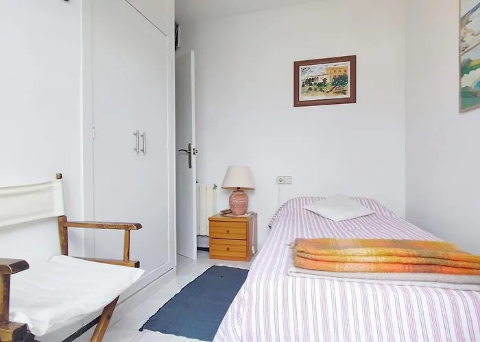 Cosy Flat In Pretty Seaside Town