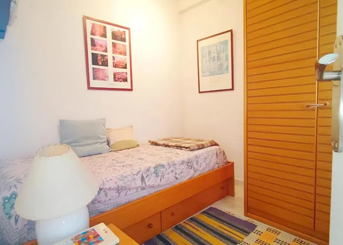 Cosy Flat In Pretty Seaside Town *