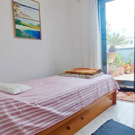 Cosy Flat In Pretty Seaside Town