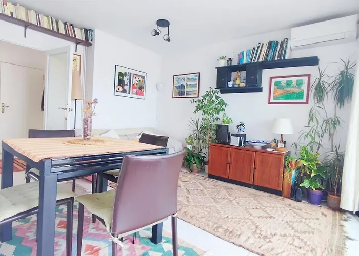 Cosy Flat In Pretty Seaside Town * 锡切斯