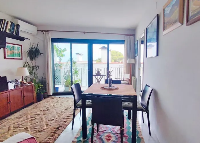 Cosy Flat In Pretty Seaside Town *