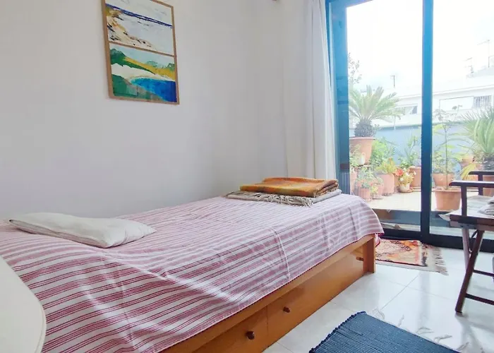 Cosy Flat In Pretty Seaside Town